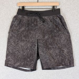 Lululemon T.H.E. Linerless Shorts Mens Medium Gravel Dust Granite 9" Performance